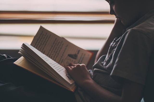 kid studying