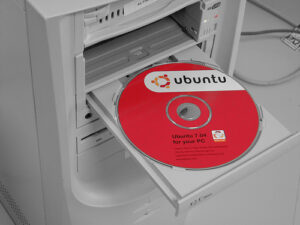 Ubuntu disco in computer tower