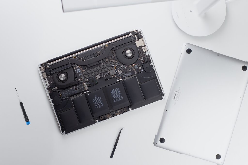 Customer getting laptop fixed after searching 'Laptop Near Me'