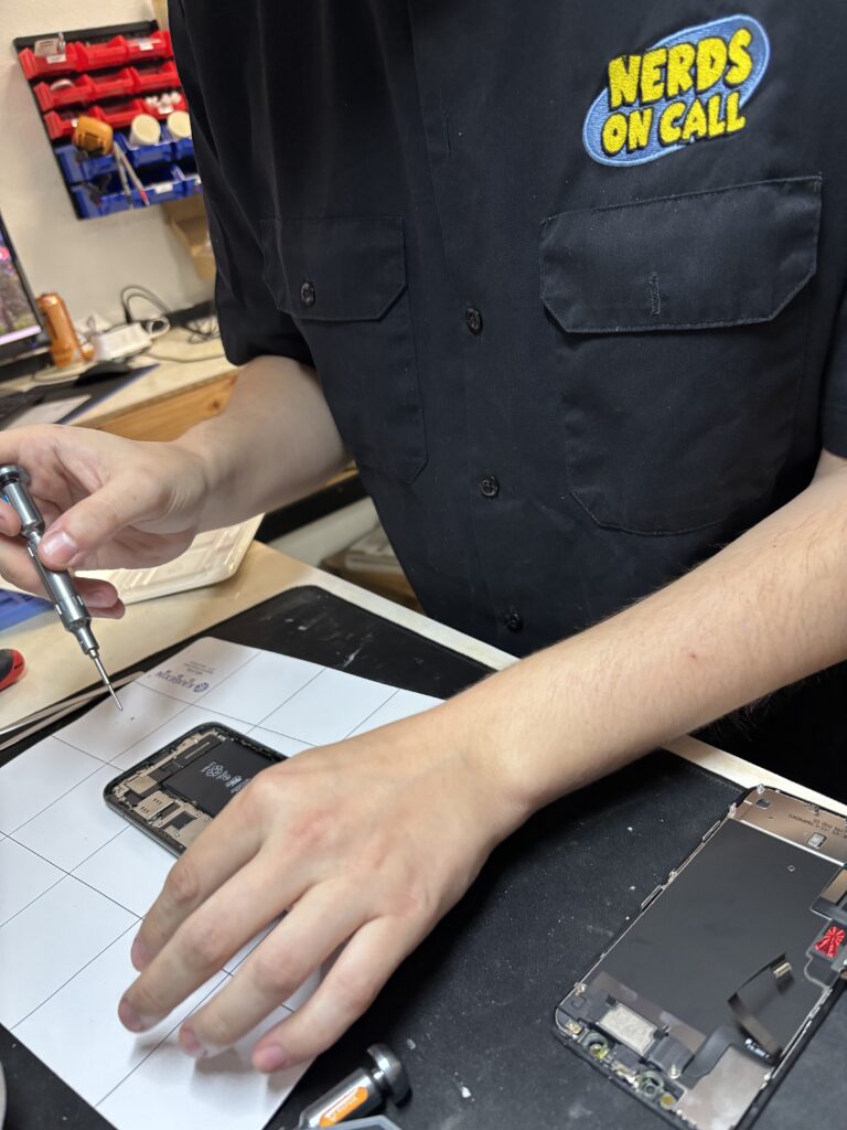 Mobile Service: Nerds On Call tech working on iPhone