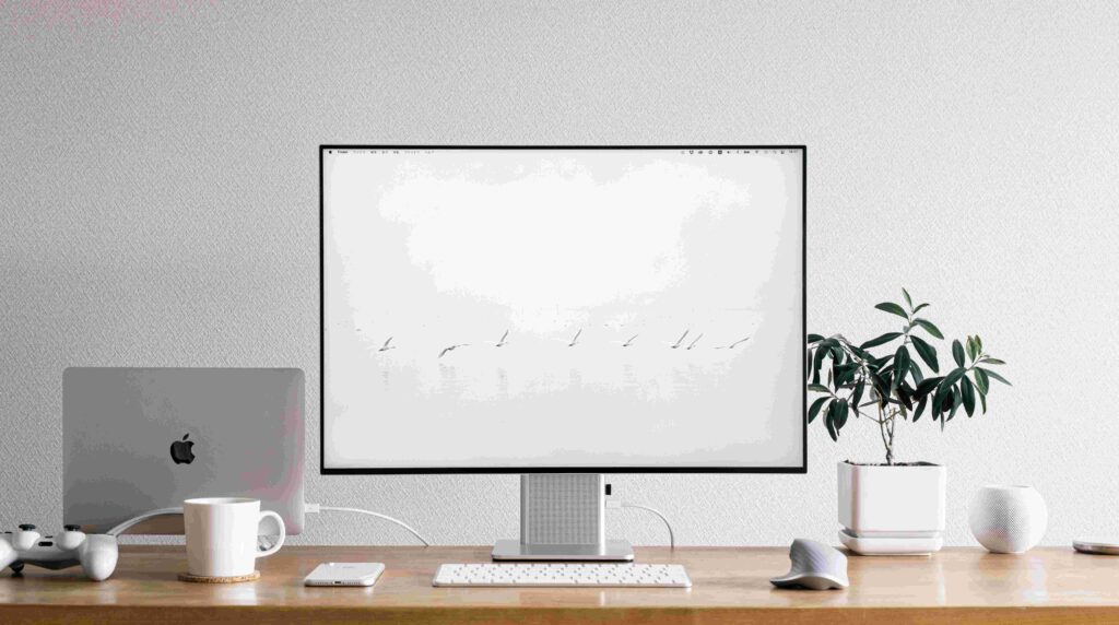 Mac and Macbook on a desk