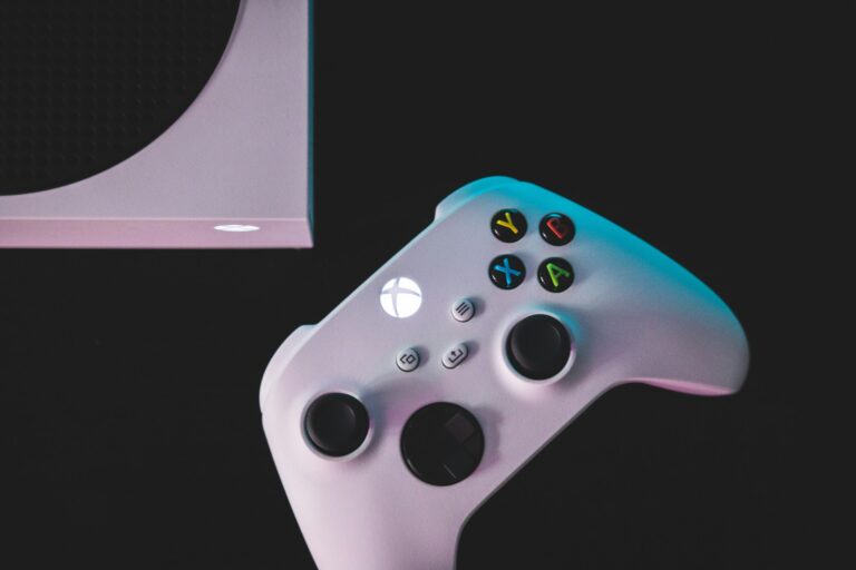 Xbox controller and edge of console