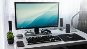Speed up your computer: A desktop computer, monitor and keyboard.