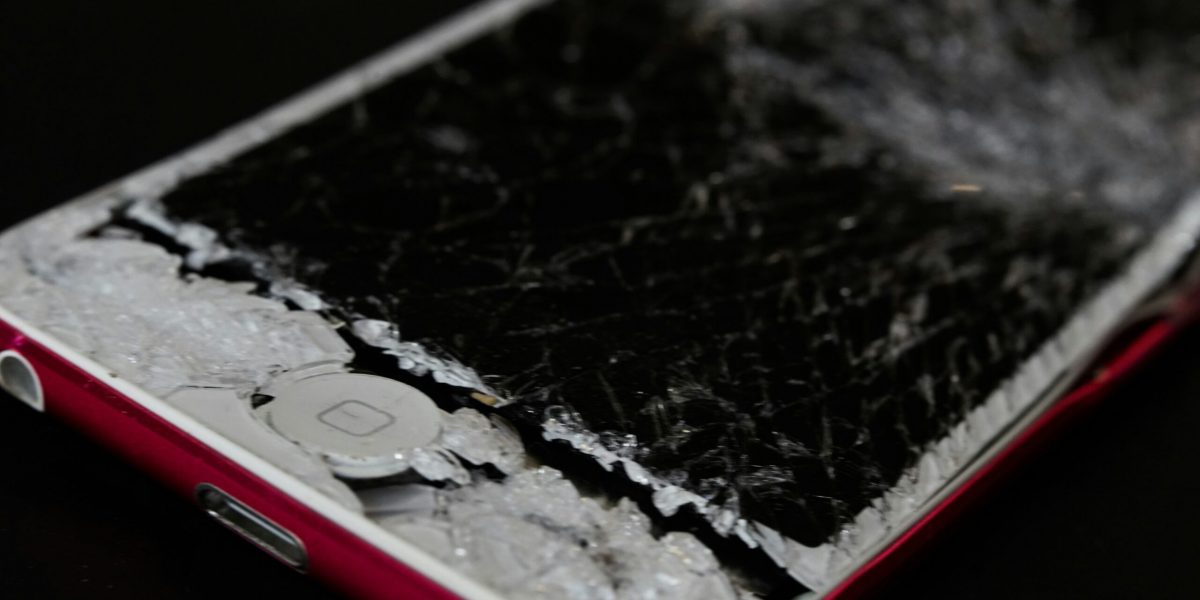 A device that needs phone screen repair near me